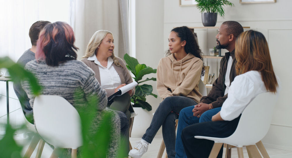 group therapy during alcohol rehab